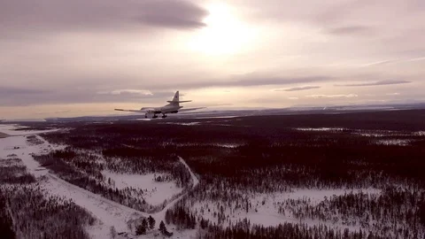 The Tu-160 performs landing in winter Vidéo 89651175