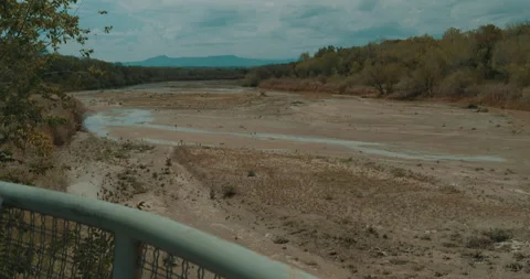 TU Observation Deck Railing to Dry Rio Grande River-Albuquerque Vídeo Stock 342209240