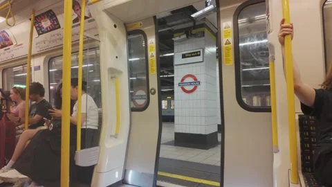 Tube train, interior, doors closing, public transport, London.UK 20.6.2026 Stock Footage 337428790