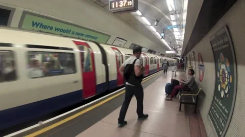 A Tube train pulls out of Angel Underground station Video stock 41455461