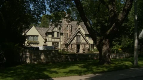Tudor Estate Drive-by Stockbeeldmateriaal 10751592