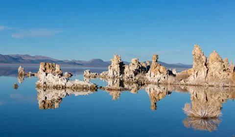 Tufas at Mono lake on sunset Fotos de archivo