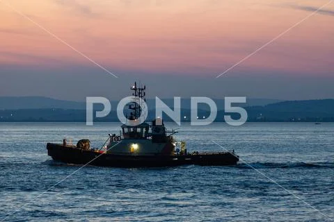 Tug boat in beautiful dusky evening light Stock Photos