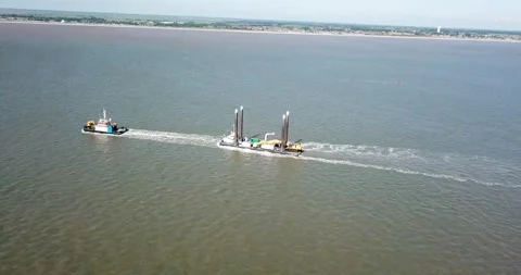Tug boat towing large load near great Yarmouth, Norfolk Stockbeeldmateriaal 148300857