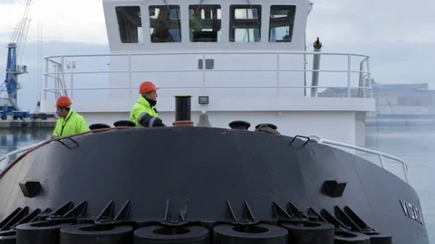 Tug boat undocking Stock Footage 108635178
