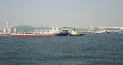 A tug pulls a large container ship. Stock Footage 166382908