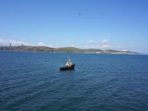 Tug on the roads Vídeo Stock 88353910