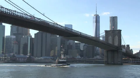 Tug sails under Brooklyn Bridge, New York city. Stock Footage 33710325