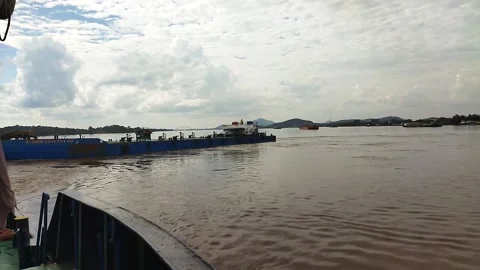 The Tugboat and Barge 動画素材 167740801