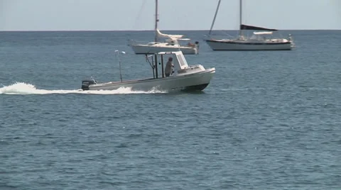 Tugboat goes by 库存影片 30683507