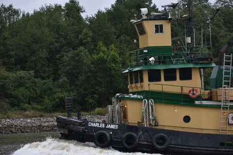 Tugboat motors through the canal between the Chesapeake and Delaware Bays Stock Photos