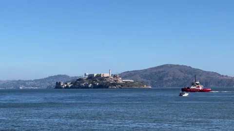 Tugboat passing Alcatraz Video stock 249290063
