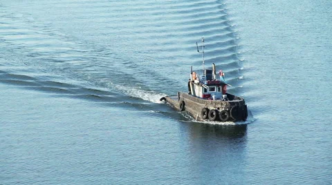 Tugboat on river 库存影片 45841713