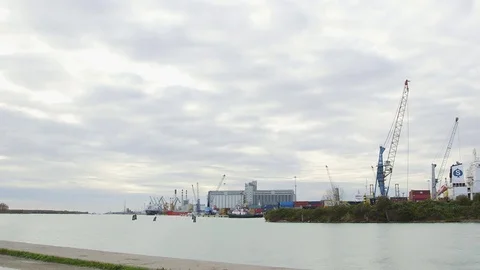 Tugboat on route_Establishing Shot Stock Footage 84979685