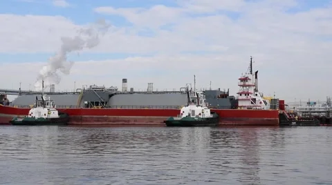 Tugs docking propane carrier Stock Footage 46216108