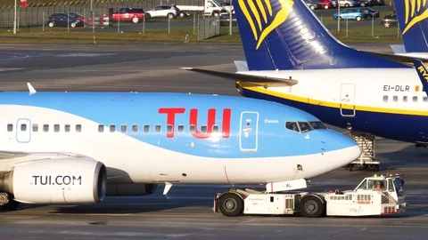 Tui airplane pushback Stock Footage 84426579