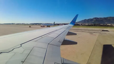 TUIfly airplane pushback pushing back at malaga airport spain vueling plane 스톡 동영상 265455541