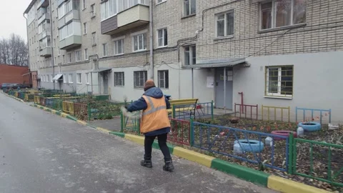 Tula region, typical courtyard of a panel apartment building 스톡 동영상 236028431