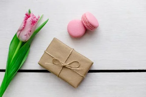 Tulip, gift boxes and macaroons wooden white background Stockfoto's