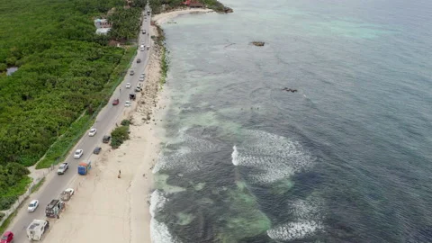 Tulum, Mexico: coastal road between jungle and Caribbean beaches Stockbeeldmateriaal 150843448