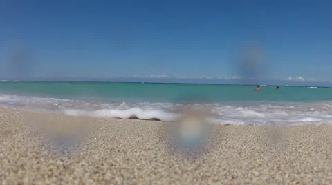 Tumble in a Wave (short) Stockbeeldmateriaal 37821389