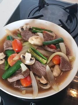 Tumis Daging Sapi Mercon or Stir fry or sauteed of beef with onion, red cay.. Foto stock