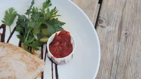 Tuna steak with chilli souce Video stock 51681325