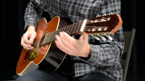 Tuning classical guitar Видео 20495942