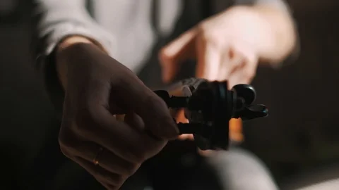 Tuning the violin 스톡 동영상 127107369