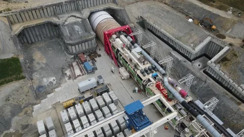 A tunnel boring machine (TBM) waiting to start tunneling work, top view. Vídeos de archivo 278991190