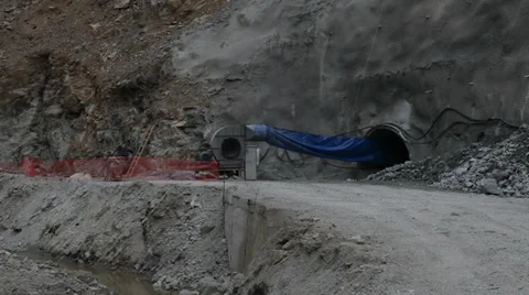 Tunneling with bombs Vídeos de archivo 34990477