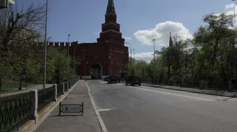 The tuple auto rushing to the kremlin Stock Footage 5503501