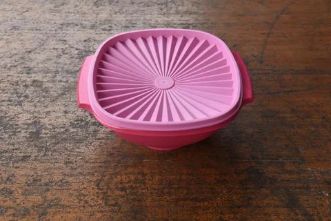 Tupperware serving set with wood table background Foto stock