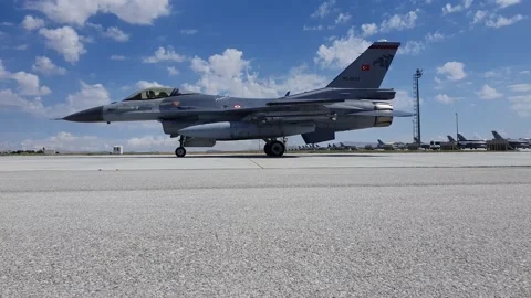 Turaf Turkish air force, General Dynamics F-16 Fighting Falcon,' make taxi (Rul Stock Footage 201119577