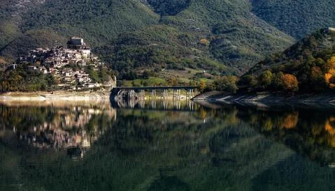 Turano lake, Castel di Tora, Rieti, Italy Stock Photos