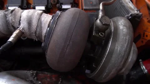 Turbocharging 스톡 동영상 154374127
