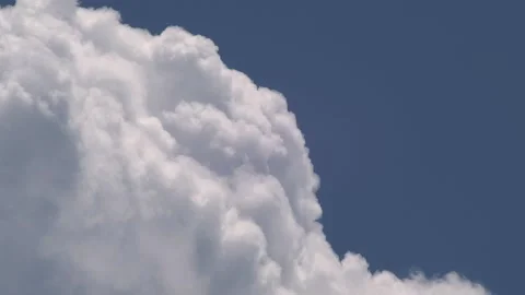 Turbulent Cumulus Cloud Boiling Against Deep Blue Sky High Contrast 스톡 동영상 333367770