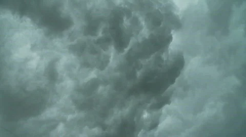 Turbulent, ominous rolling storm clouds Video stock 362015