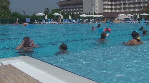 Turkey, Antalya, August 20, 2015 : people swimming in the pool and sunbathing on Vídeos de archivo 74820706