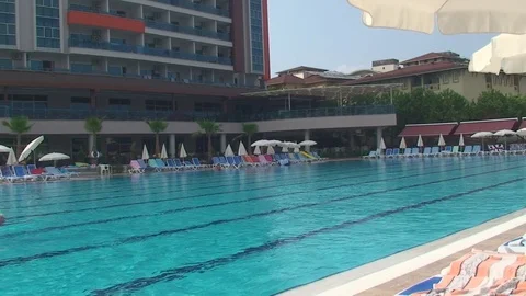 Turkey, Antalya, August 20, 2015. early in the morning, pool at hotel, the lone Vídeos de archivo 75764088