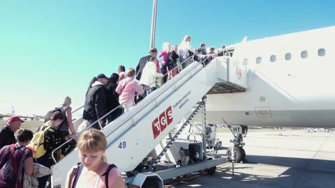 Turkey, Antalya - October, 2017: Embarking passengers a plane Video stock 87327672