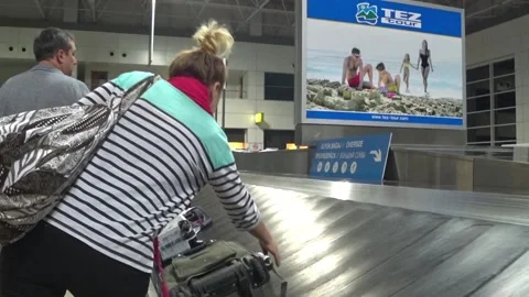 Turkey, Antalya - October, 2017: getting baggage at an international airport Stock-Footage 87327123