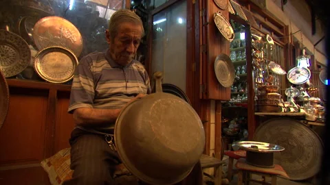 Turkey gaziantep coppersmiths bazaar Stock Footage 166814795