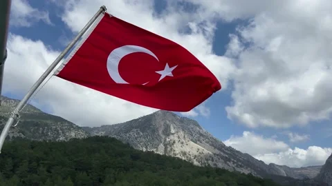 Turkey's moisture develops in the wind against the backdrop of mountains and 動画素材 185467990