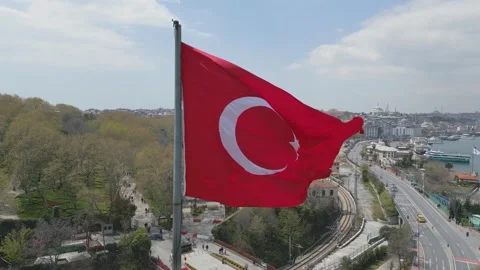 Turkish flag waving over the Bosphorus with Istanbul skyline in the background Vídeos de archivo 310153164