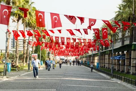 Turkish flags hung on the streets Foto stock
