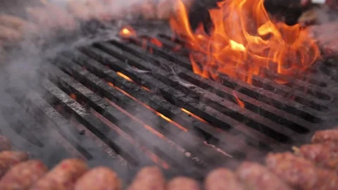 Turkish kebab is cooked on a circular grill in the open air. Stock-Footage 229556545