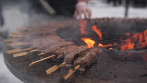 Turkish kebab is cooked on a circular grill in the open air. Stock-Footage 229556610