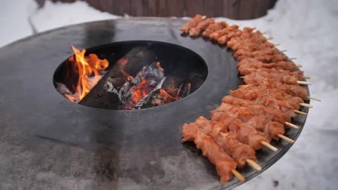 Turkish kebab is cooked on a circular grill in the open air. Stock-Footage 229556617