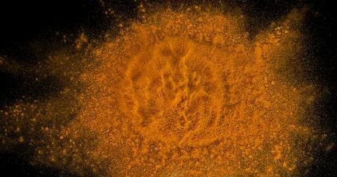 Turmeric, curcuma longa, Powder Exploding against Black Background, Indian .. Foto stock